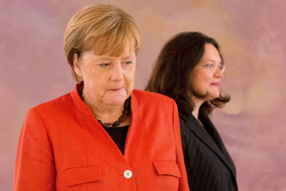 La canciller alemana, Angela Merkel (i).