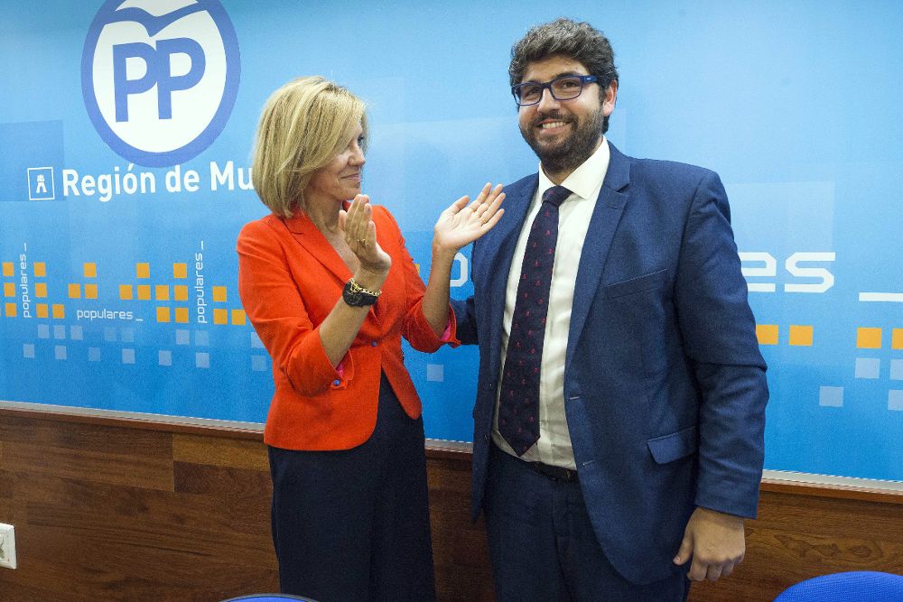 La secretaria general del Partido Popular, María Dolores Cospedal, junto a Fernando López Miras, en la Junta Directiva del PP de la Región de Murcia.