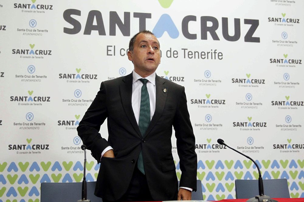 El alcalde de Santa Cruz de Tenerife, José Manuel Bermúdez, presentó hoy el proyecto de presupuestos del Ayuntamiento de la capital tinerfeña para 2018.
