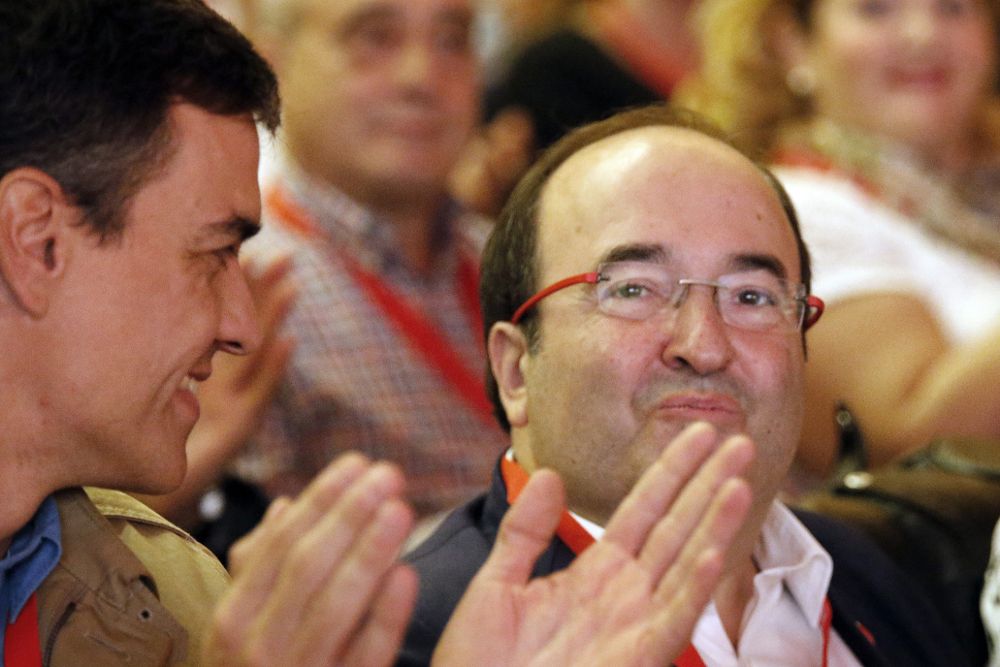 El secretario general del PSOE, Pedro Sánchez (iz) y el primer secretario del PSC, Miquel Iceta.