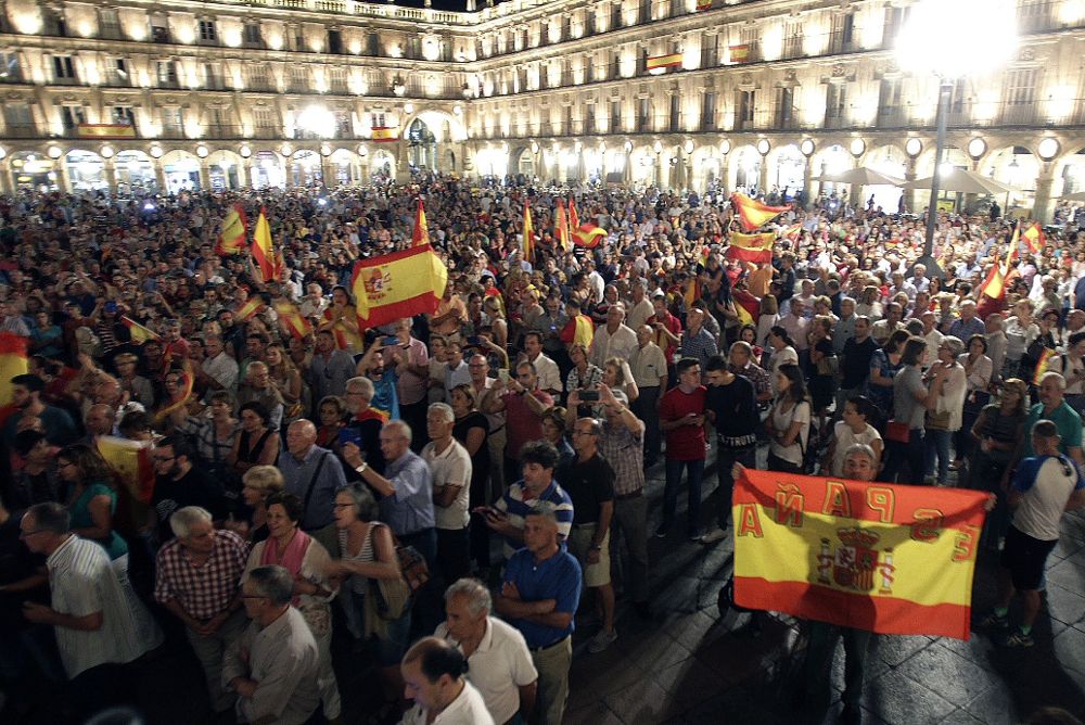 Concentración en Salamanca en apoyo a las Fuerzas y Cuerpos de Seguridad del Estado desplegadas en Cataluña.