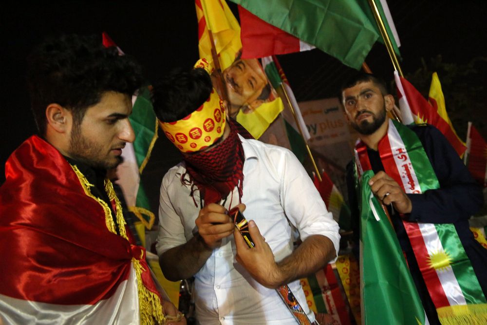 Kurdos celebran en las calles después del referéndum de independencia de Kurdistán en Erbil.