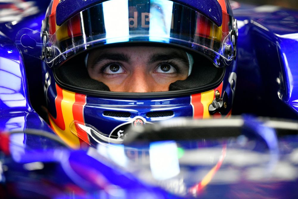 Vista del piloto español de Fórmula Uno Carlos Sainz, de la escudería Toro Rosso.