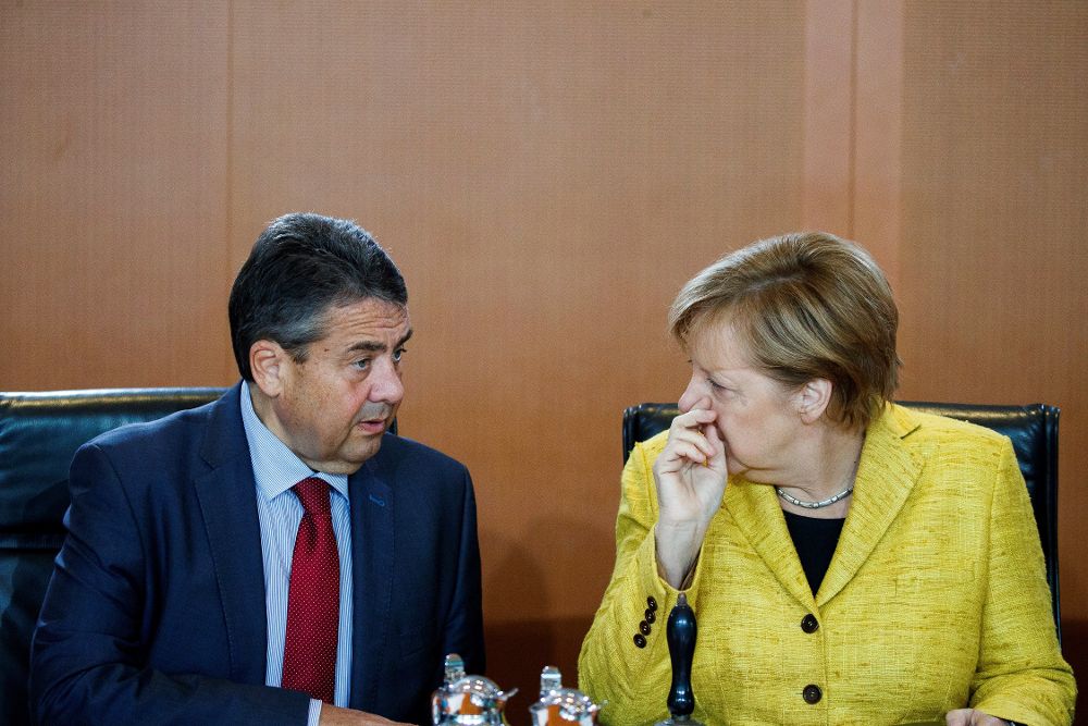 Merkel (d) y Sigmar Gabriel.