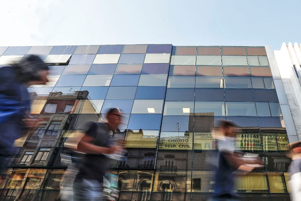 La junta de accionistas de Banco Mediolanum trasladó su domicilio social de Barcelona a las oficinas de la calle Roger de Lauria, en Valencia (en la foto).