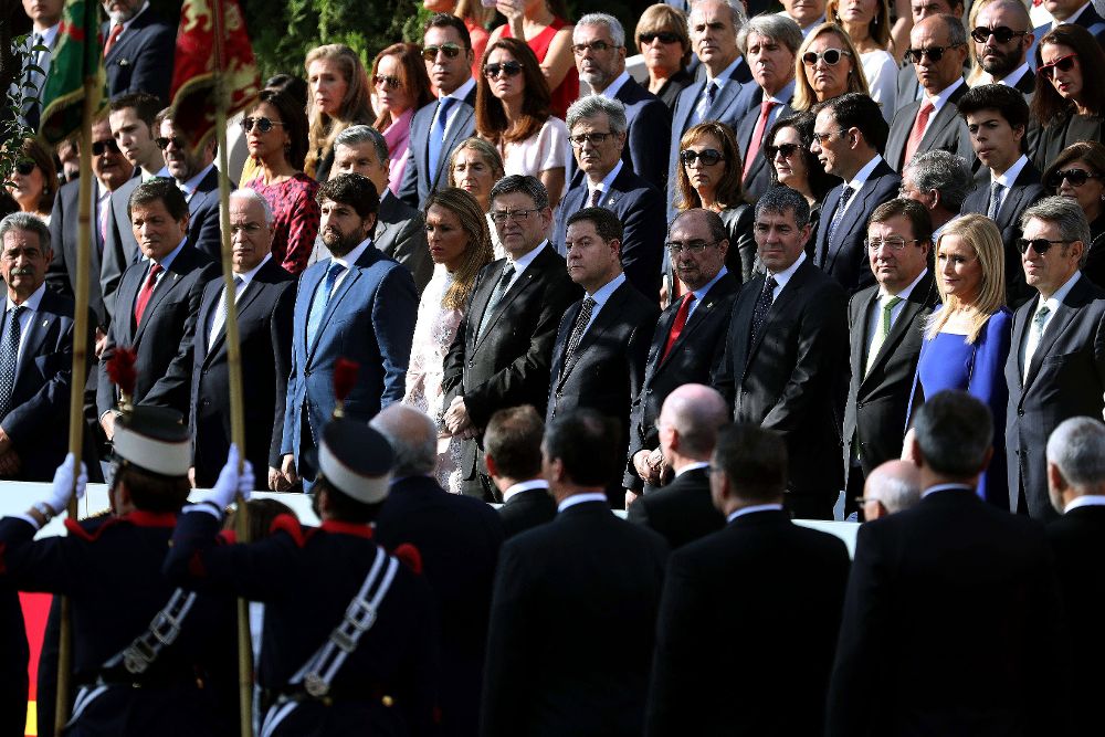 Fernando Clavijo (4º por la der.) junto al resto de presidentes autonómicos, todos excepto los de Cataluña, País Vasco y Navarra, en la tribuna de invitados.