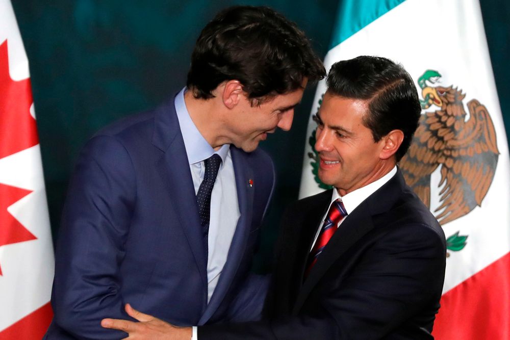 Enrique Peña Nieto (d) y Justin Trudeau.