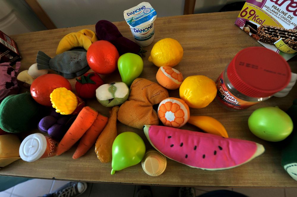 Una de las actividades que se plantean es "hacer la compra", donde los alumnos tienen que elegir los alimentos más nutritivos para el desayuno.