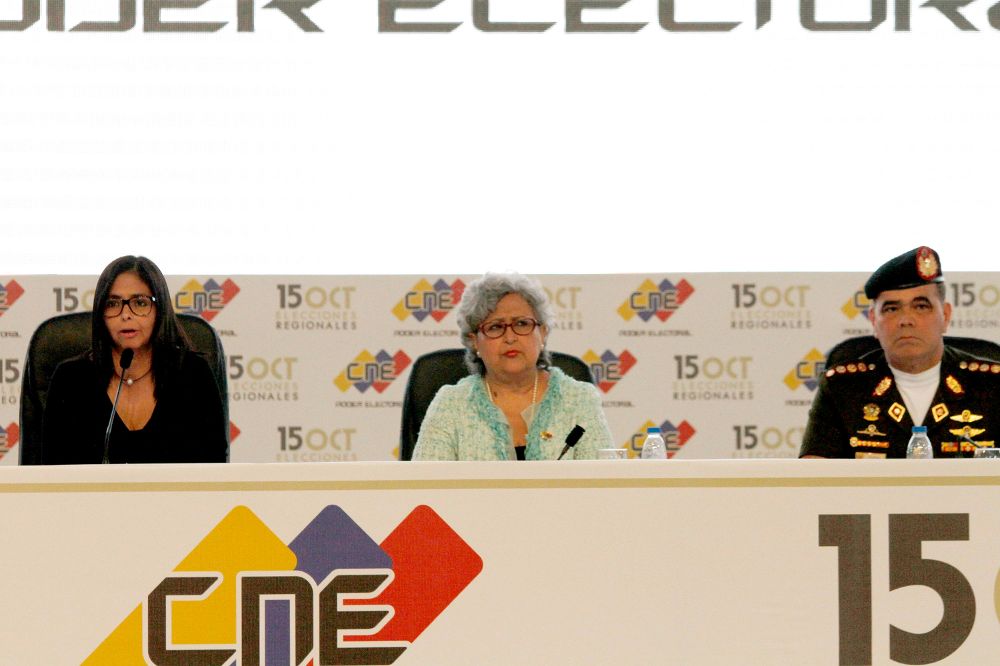 La titular de la Asamblea Nacional Constituyente, Delcy Rodriguez, la presidenta del Consejo Nacional Electoral (CNE) de Venezuela, Tibisay Lucena, y el ministro de Defensa de Venezuela, Vladimir Padrino López.