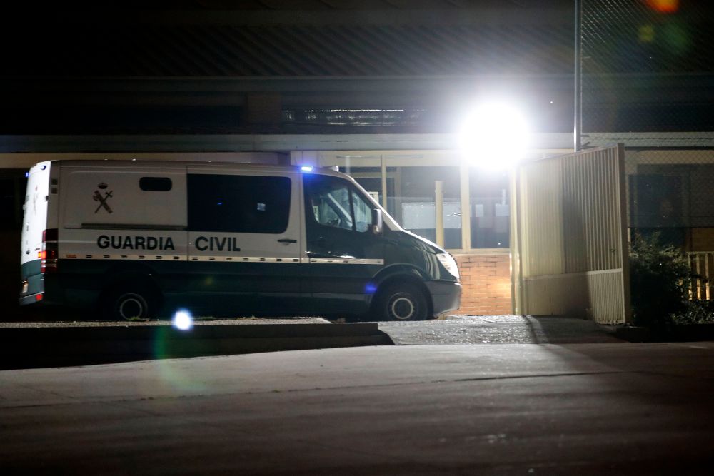 Llegada a la cárcel de Soto del Real, en Madrid, de un furgón de la Guardia Civil con Jordi Sánchez y Jordi Cuixart.