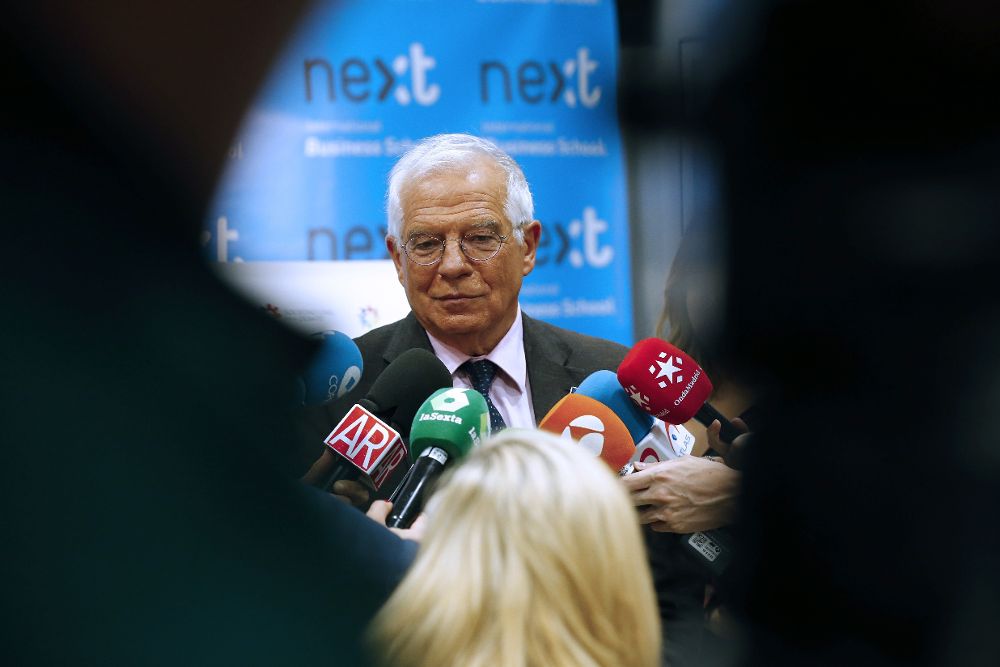 Josep Borrell realiza declaraciones a la prensa antes de participar en el Foro Next IBS.
