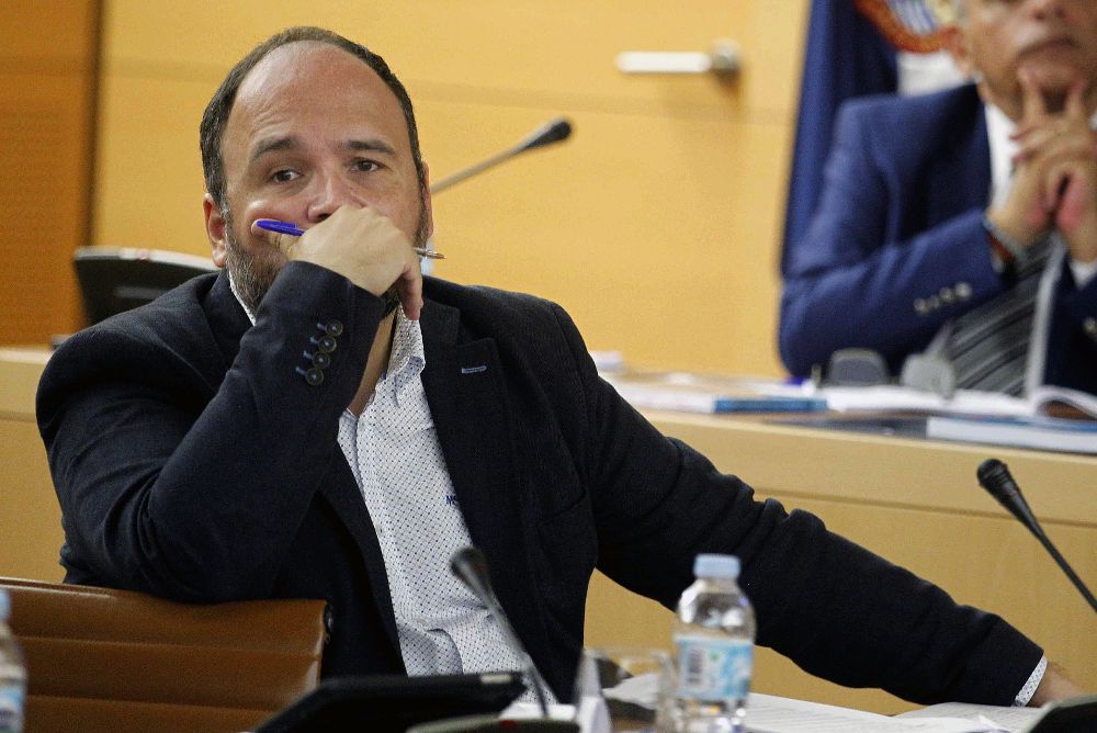 El consejero del PSOE y vicepresidente del Cabildo de Tenerife José Antonio Valbuena, durante un pleno.