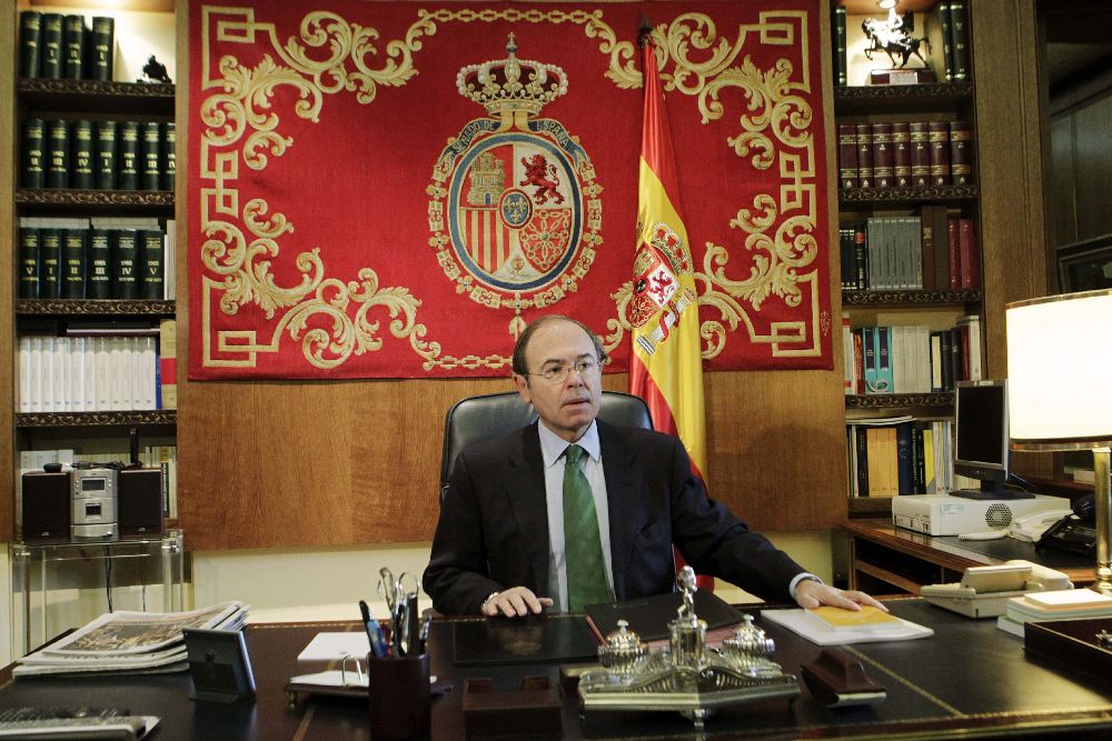 El presidente del Senado, Pío García Escudero, trabaja en su despacho.