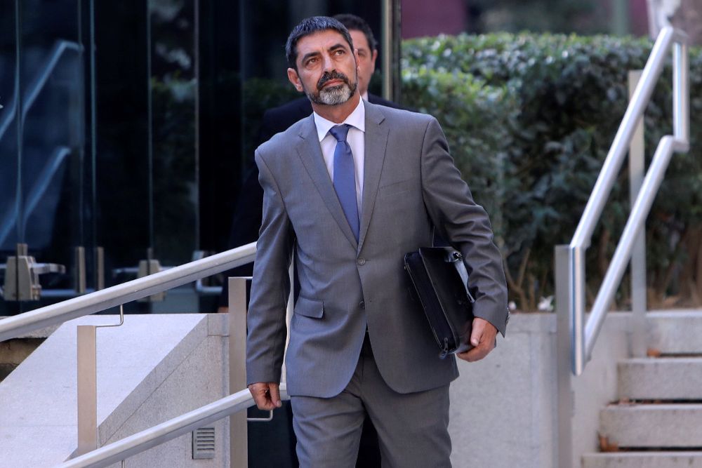 El mayor de los Mossos d'Esquadra, Josep Lluis Trapero, sale de la Audiencia tras prestar declaración.