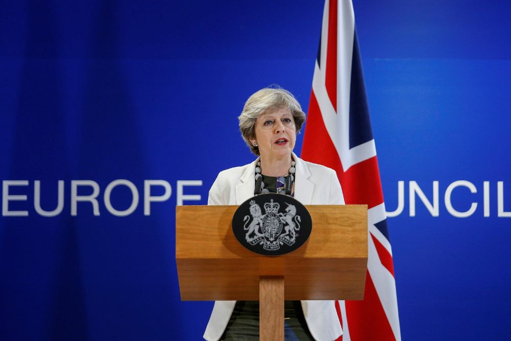 La primera ministra británica, Theresa May, ofrece una rueda de prensa durante la segunda jornada de la cumbre del Consejo Europeo.