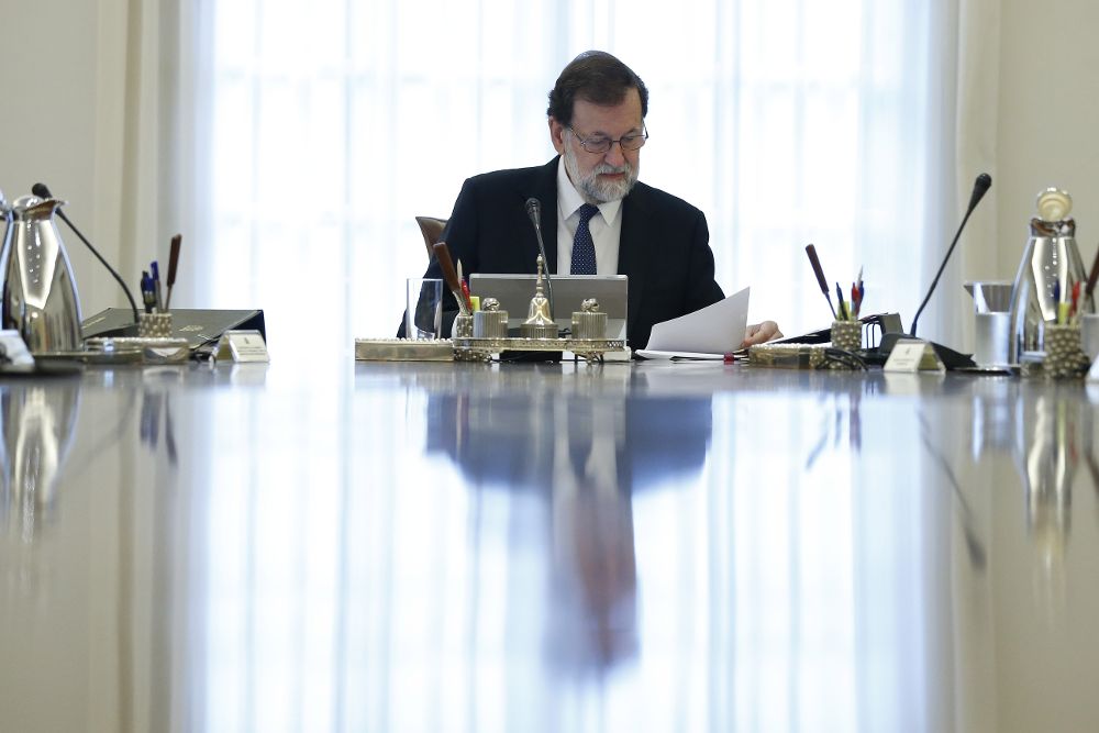 El jefe del Ejecutivo, Mariano Rajoy, durante la reunión extraordinaria del Consejo de Ministros que acaba de terminar.