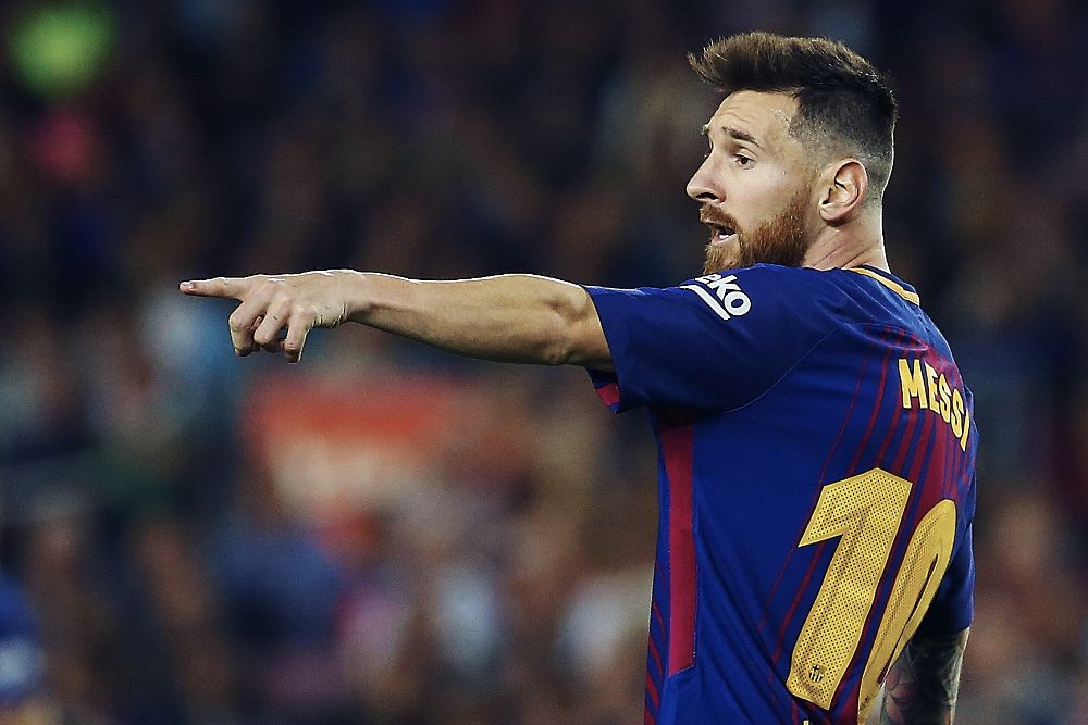 El delantero argentino del FC Barcelona Leo Messi durante el partido de la novena jornada de Liga en Primera División que FC Barcelona y Málaga CF disputan esta noche en el Camp Nou, en Barcelona.