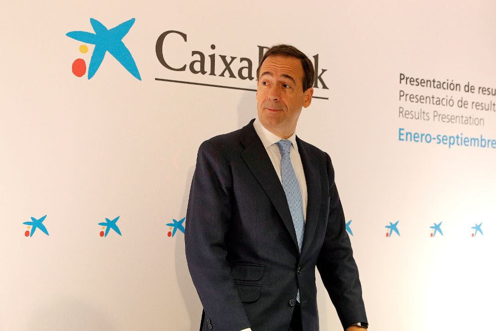 El consejero delegado de CaixaBank, Gonzalo Cortázar, momentos antes de comenzar la rueda de prensa de presentación de los resultados.