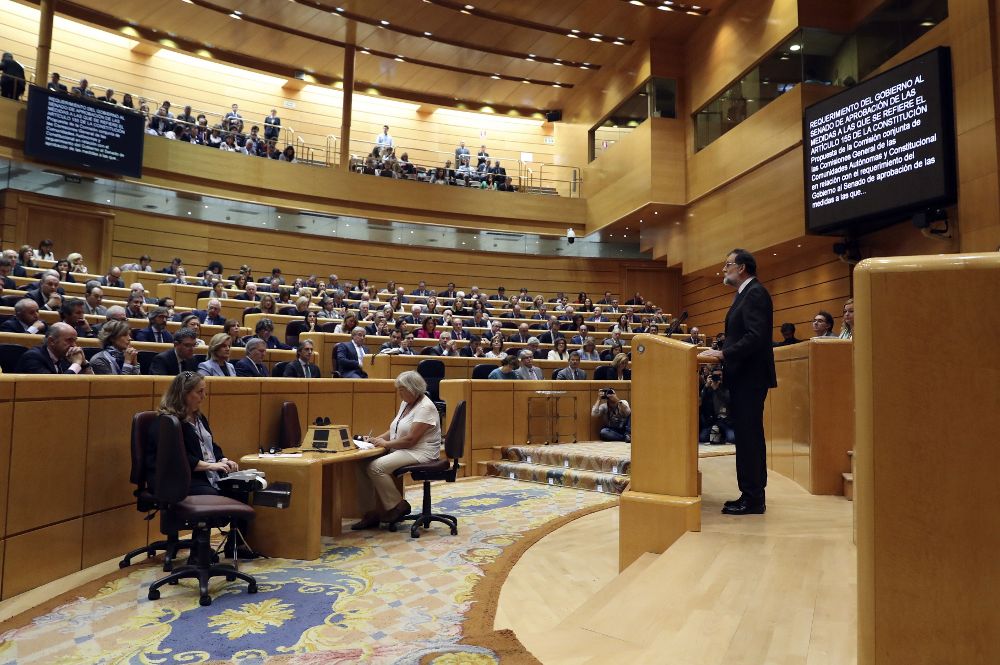 El presidente del Gobierno, Mariano Rajoy, durante su intervención en el pleno extraordinario del Senado.