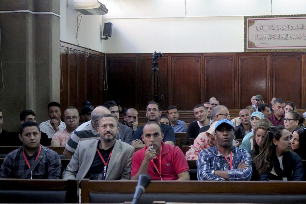 El líder rifeño Naser Zafzafi, acompañado de la "plana mayor" de su movimiento, conocido como Hirak, ante el Tribunal de Apelación de Casablanca, el martes pasado.