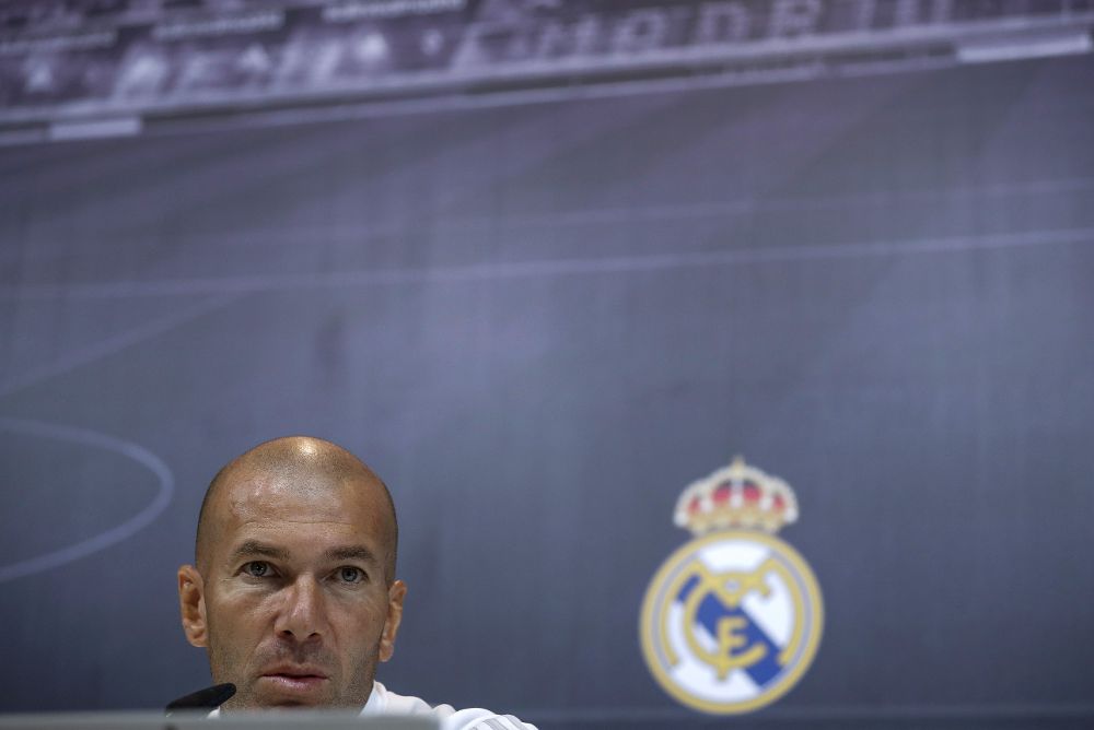 El técnico francés del Real Madrid, Zinedine Zidane, durante la rueda de prensa realizada hoy posterior al entrenamiento del equipo.