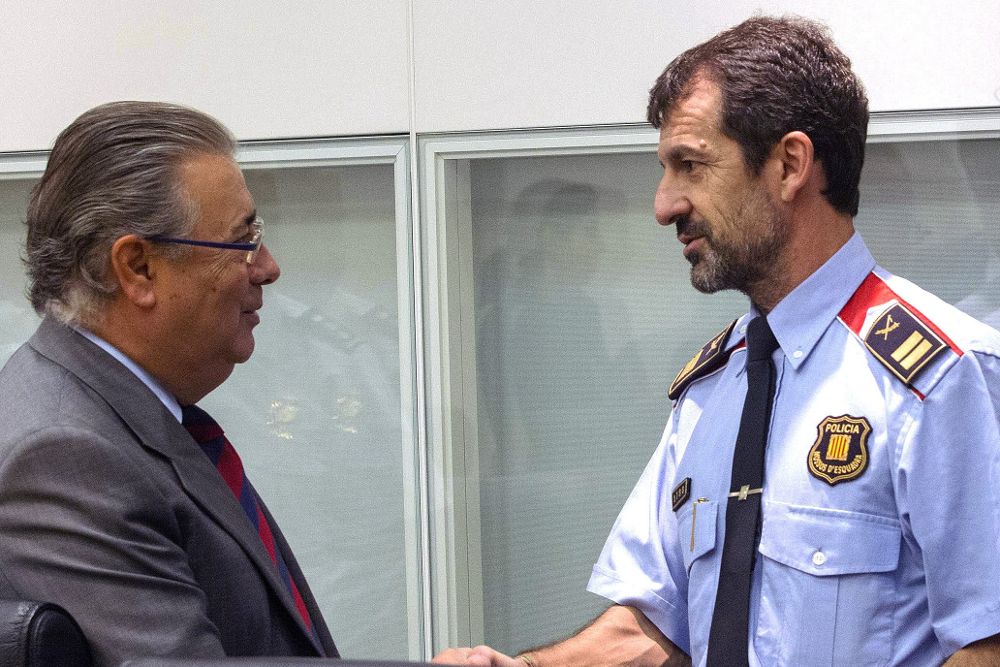 Ferrán López (d.), en un acto con el ministro del Interior.