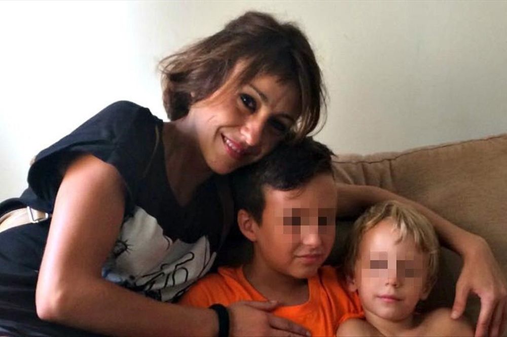 Juana Rivas con suss hijos, ahora en Italia con su padre.