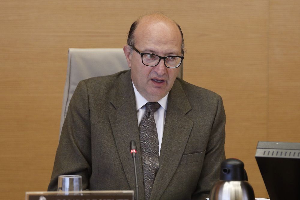 El presidente del Tribunal de Cuentas, Ramón Álvarez de Miranda, en la reunión de la Comisión Mixta para las Relaciones con el Tribunal de Cuentas.
