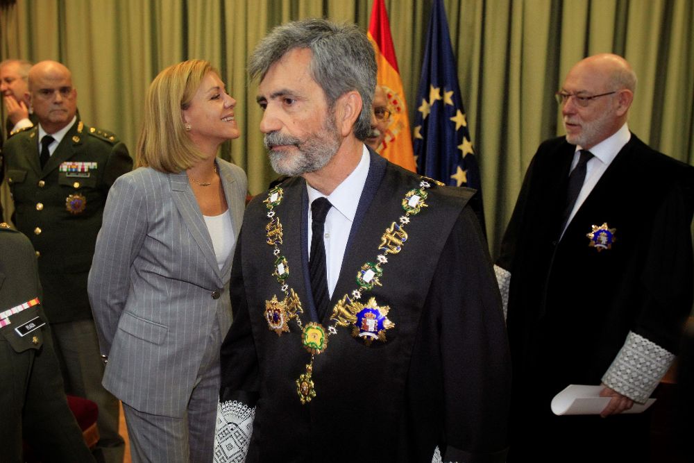 El presidente del Tribunal Supremo y del Consejo General del Poder Judicial, Carlos Lesmes (c), antes de presidir el acto de apertura del Año Judicial en la jurisdicción militar.