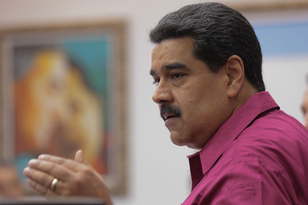 Fotografía cedida por la oficina de prensa de Miraflores, del presidente venezolano, Nicolás Maduro, durante una reunión de alto gobierno.