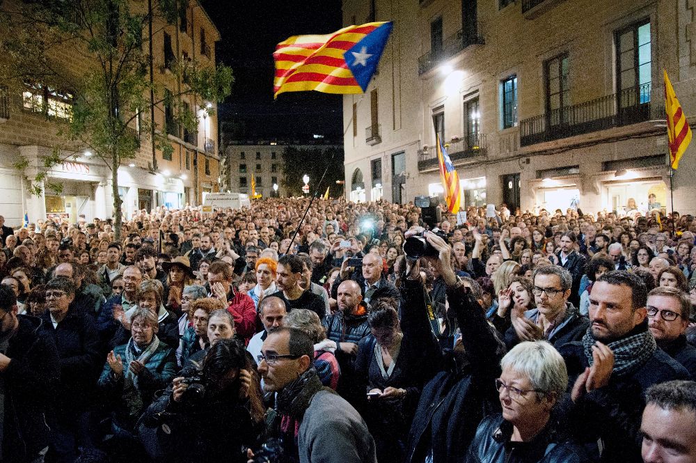 Concentración de apoyo en Girona de los exmiembros del Govern de Cataluña encarcelados.