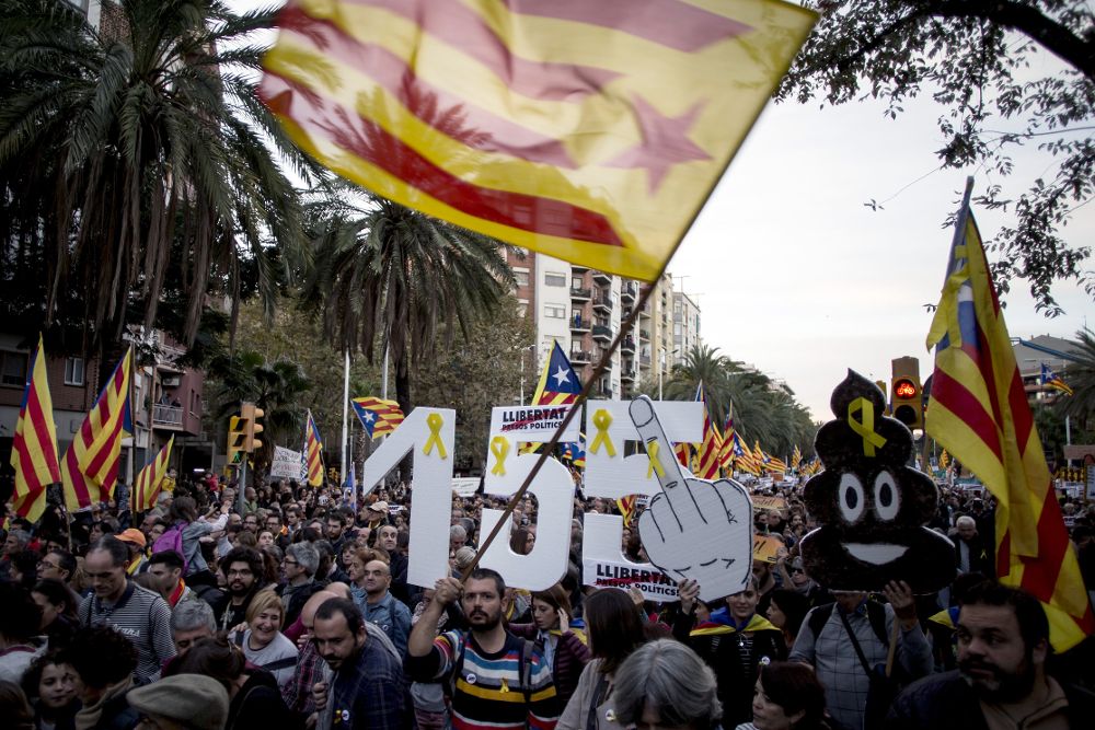 Manifestación convocada por la ANC y Omnium en Barcelona para exigir la libertad de Jordi Sánchez, Jordi Cuixart y los miembros del Govern cesados, que han sido encarcelados por orden de la Audiencia Nacional.