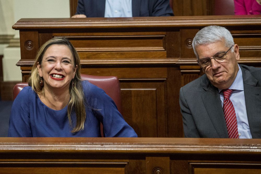Los diputados del grupo parlamentario socialista, María Dolores Corujo y Manuel Marcos Pérez.
