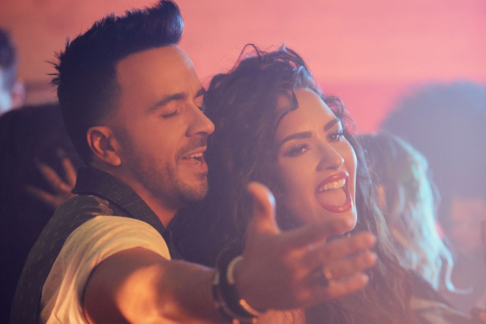 Fotografía promocional cedida del nuevo sencillo de Luis Fonsi con la cantante hispana Demi Lovato, "Échame la culpa".