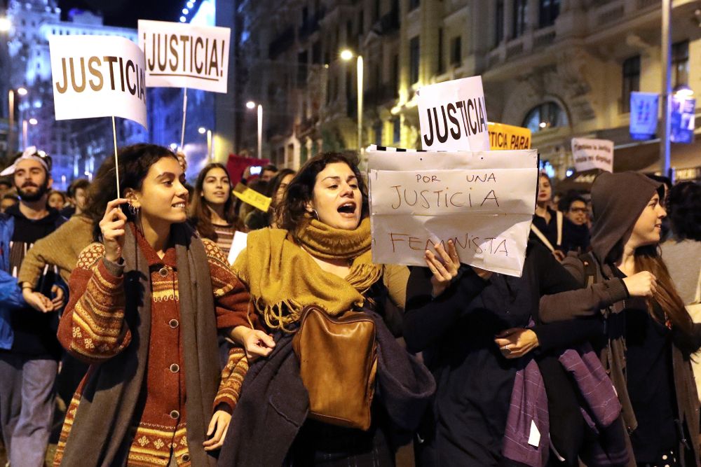 Protesta en Madrid contra los "abusos patriarcales" que entienden que se están produciendo en el juicio por la violación grupal denunciada por una joven madrileña en los sanfermines del año pasado.