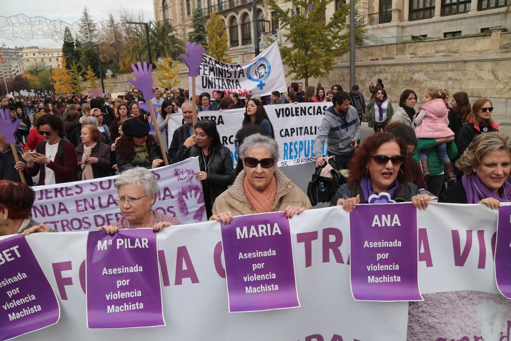Manifestación del Día Internacional contra la Violencia de Género, organizada hoy por la Plataforma 25N, hoy en Granada.