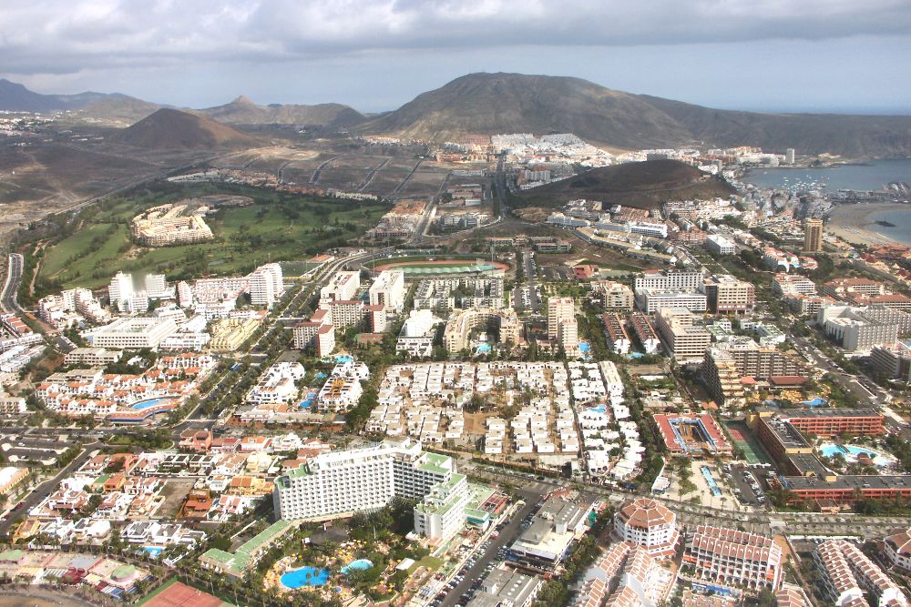 Vista de Playa de las Américas, una zona muy solicitada para la adquisición de apartamentos.