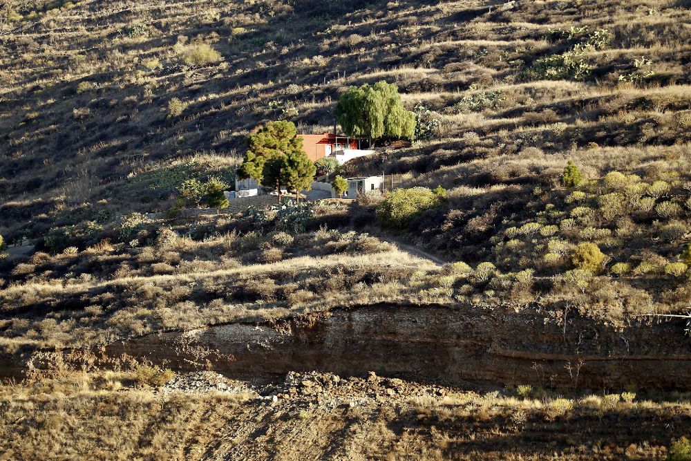 Vista del corrimiento de tierras de dimensiones "importantes" se ha producido junto al pueblo de Los Campitos, en el municipio de Santa Cruz de Tenerif.