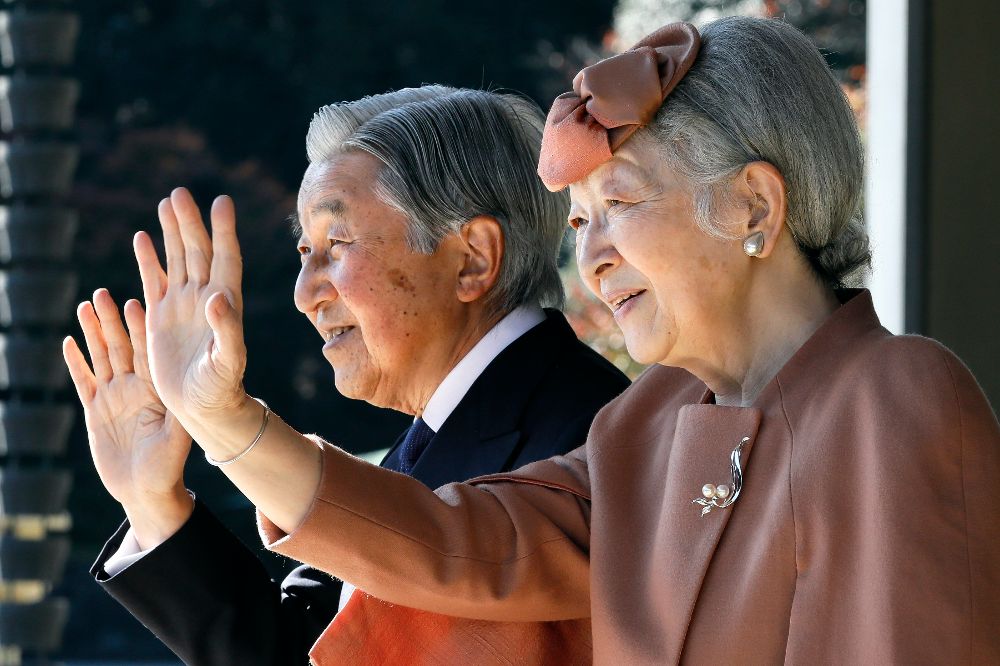 Akihito junto a la emperatriz Michiko.