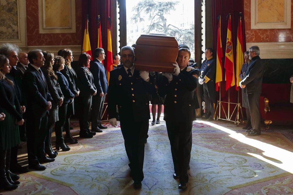 Llegada a la cámara baja del féretro con los restos mortales del expresidente del Congreso Manuel Marín.
