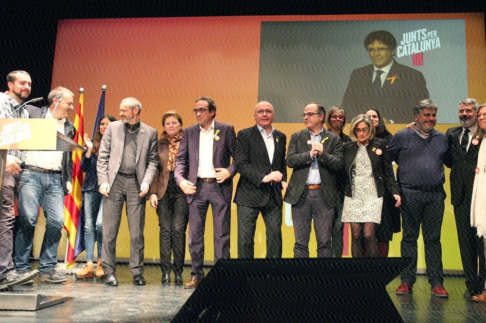 Videoconferencia del expresidente catalán Carles Puigdemont durante un mitin de Junts per Catalunya (JxCat).