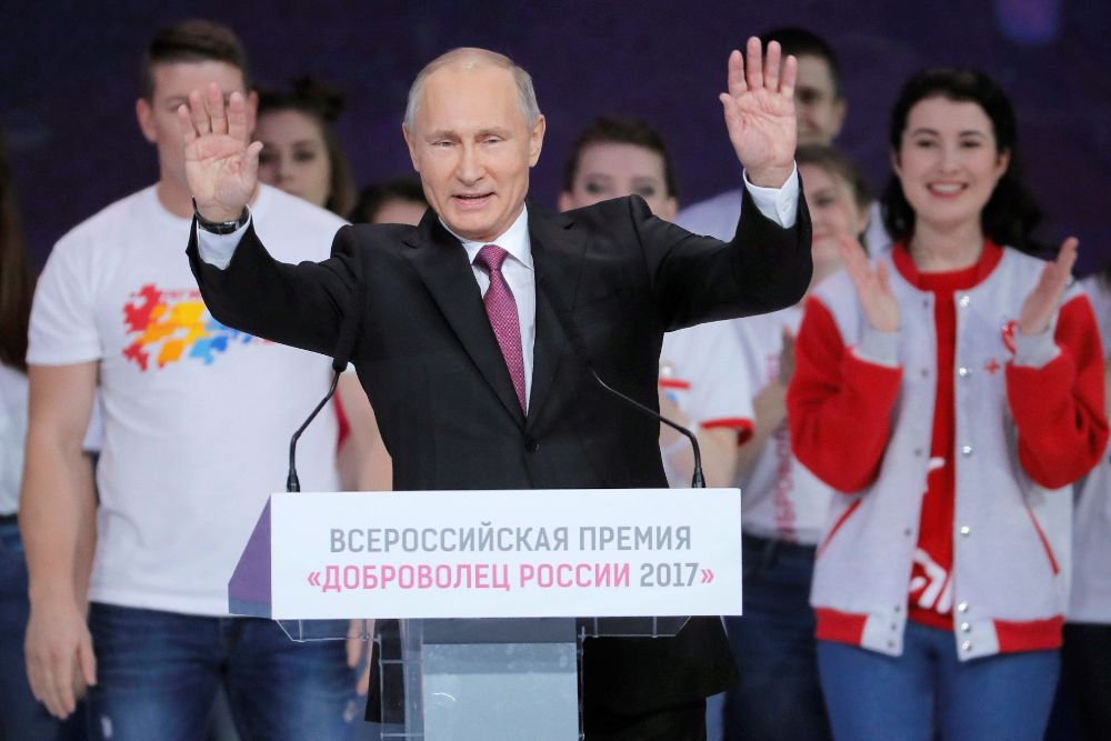 El presidente ruso, Vladímir Putin, da un discurso durante su participación en un foro de voluntarios, en Moscú