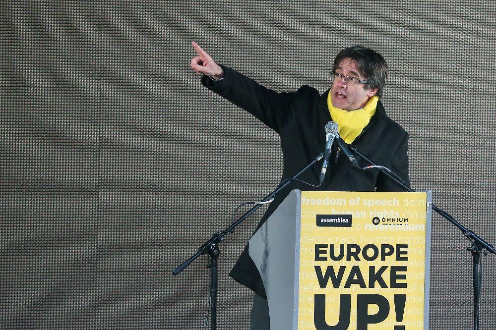 Puigdemont pronuncia su discurso durante la manifestación independentista que se celebra en Bruselas.