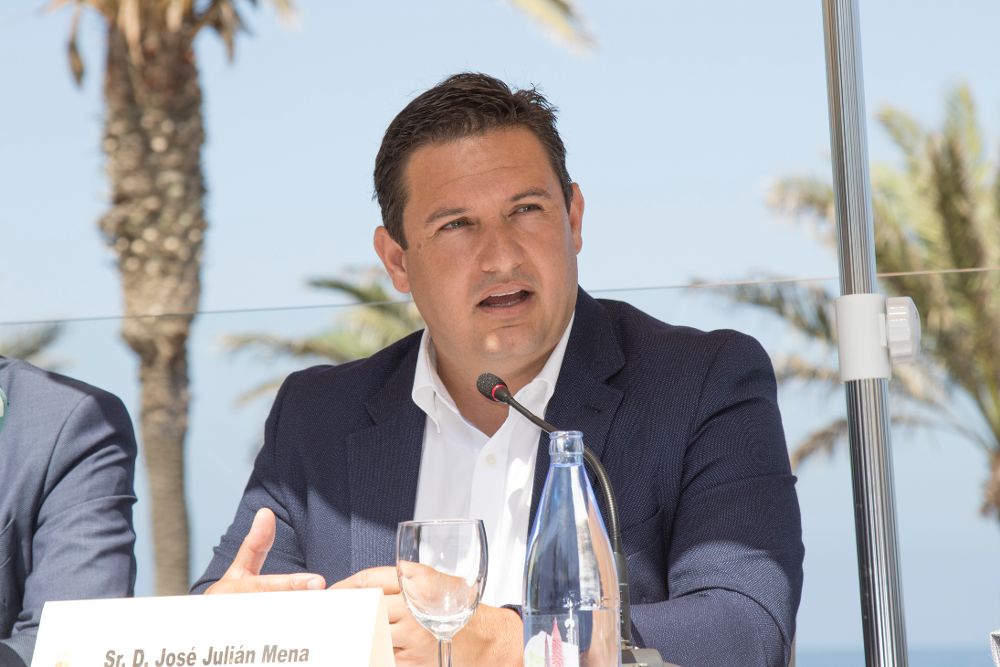 El alcalde de Arona, José Julián Mena, ha criticado la gestión urbanística de sus predecesores.