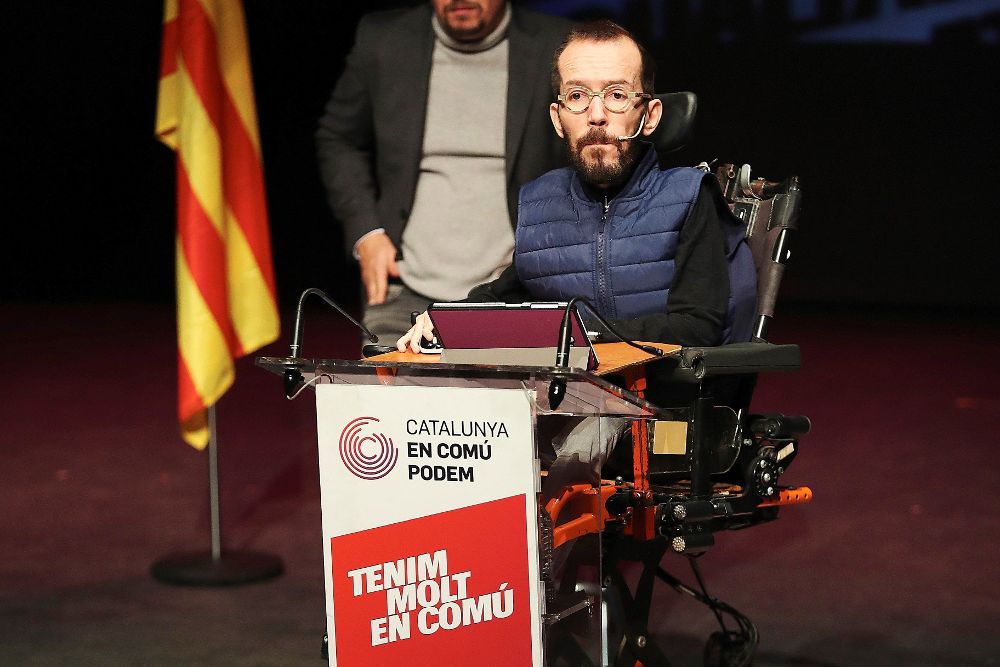 El secretario de Organización de Podemos, Pablo Echenique, durante un acto de campaña en El Vendrell, junto al cabeza de lista de Catalunya En Comú-Podem, Xavier Domènech.