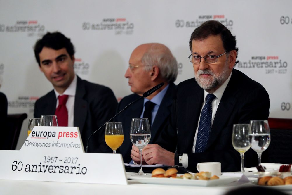 El presidente del Gobierno, Mariano Rajoy, durante su participación en un desayuno informativo celebrado hoy en un céntrico hotel de Madrid.