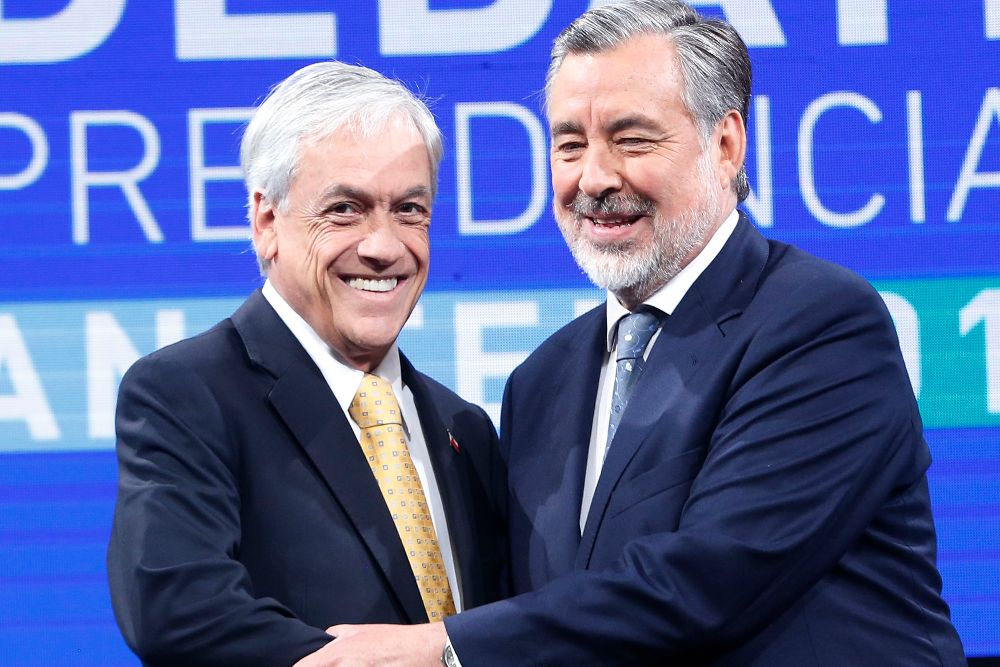Sebastián Piñera (i) y Alejandro Guillier.