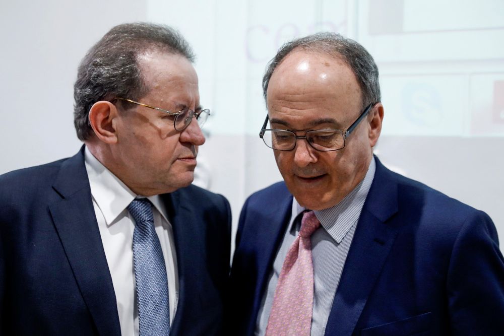 El vicepresidente del Banco Central Europeo, Vitor Constâncio (i) yel gobernador del Banco de España, Luis María Linde.