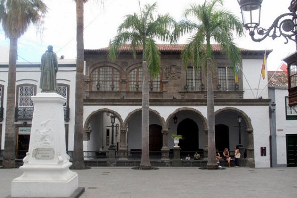El Ayuntamiento de Santa Cruz de La Palma busca mayor efectividad en el departamento de Recaudación, con poco personal.