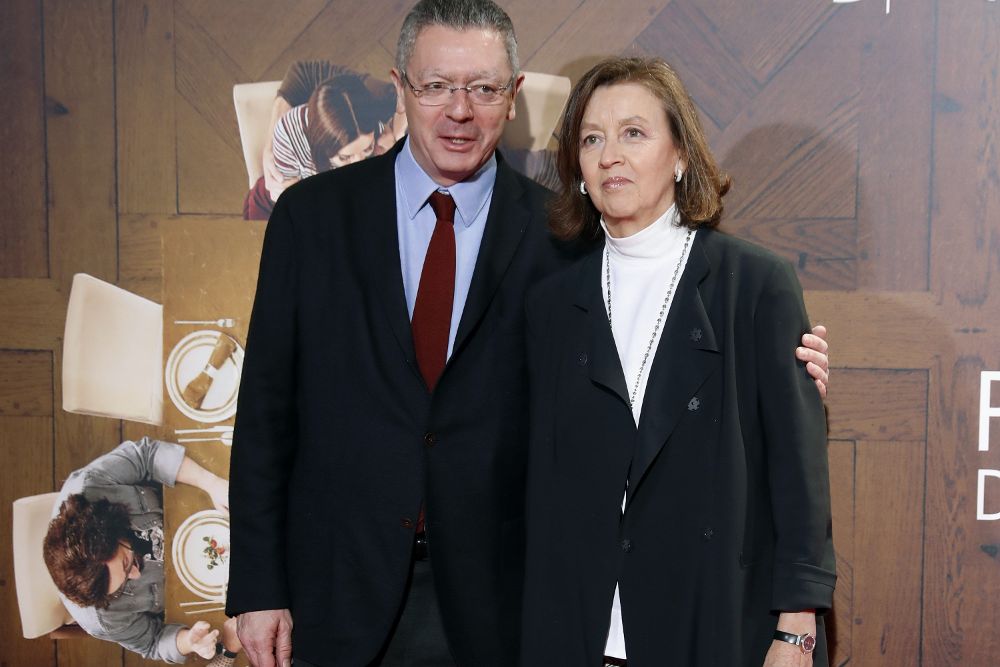 El exministro Alberto Ruiz Gallardón y su esposa.